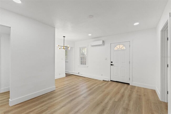 Building Photo - 2008 Oakwood Ave