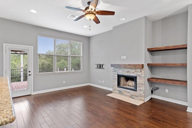 Building Photo - 10104 Longhorn Skyway