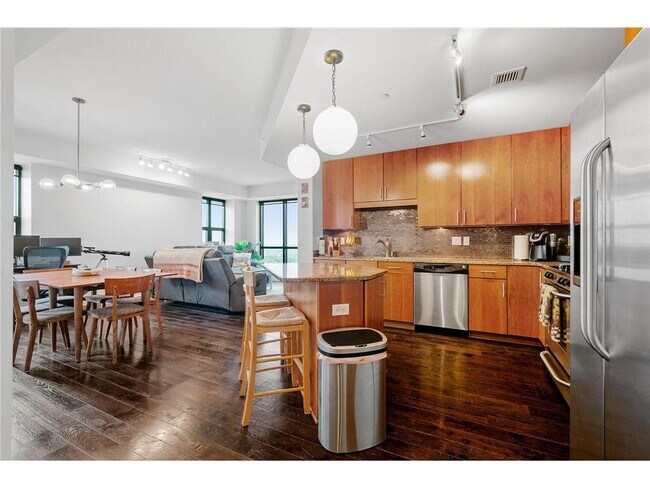 Primary Photo - 100 3rd Ave S