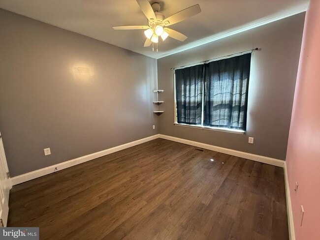 Building Photo - 220 Barnes Blvd