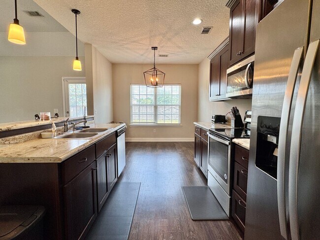Building Photo - AVAILABLE OCTOBER 2025 [PET FRIENDLY]