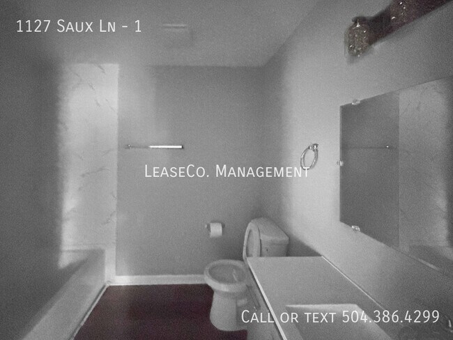 Building Photo - 1127 Saux Ln