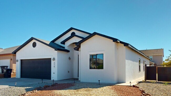 Building Photo - 4-Bed/2.25-Bath with Solar!