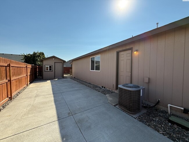 Building Photo - 3 bed, 2 bath home in West Pasco