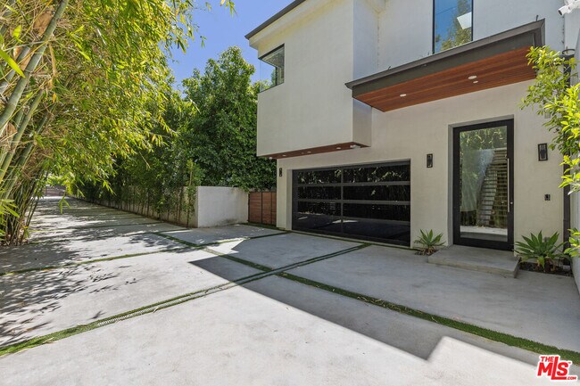Building Photo - 15241 Greenleaf St