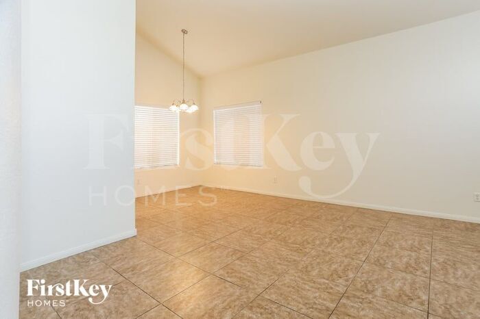Building Photo - 4333 Matinee Ave