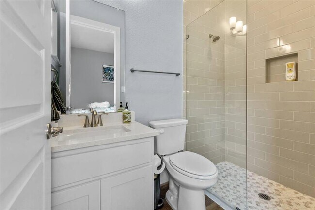 Building Photo - 820 Palamos Dr