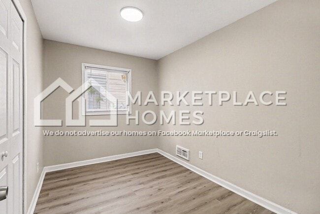 Building Photo - 26437 Lehigh St