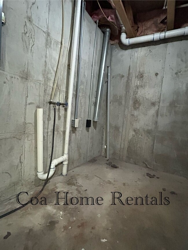 Building Photo - Northeast Duplex