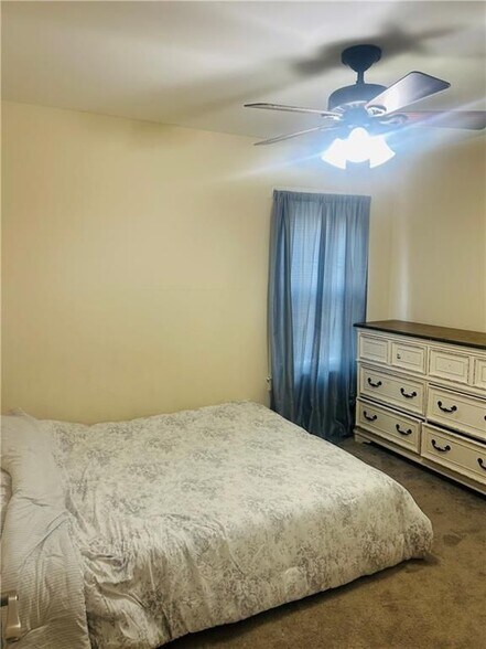 Building Photo - 858 Lower River Rd