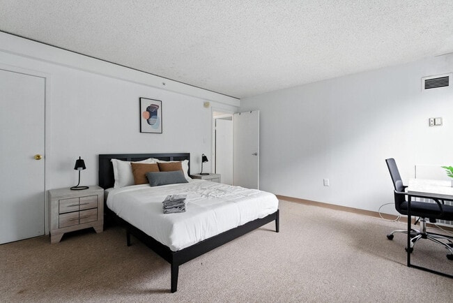 Building Photo - 1711 Bellevue Ave