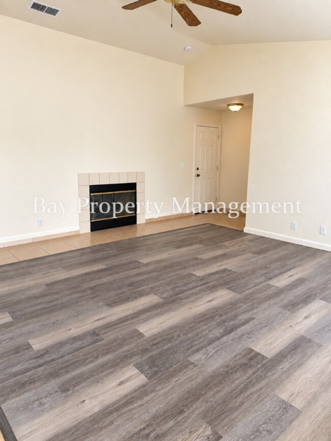 Building Photo - 1001 Highpoint Ct