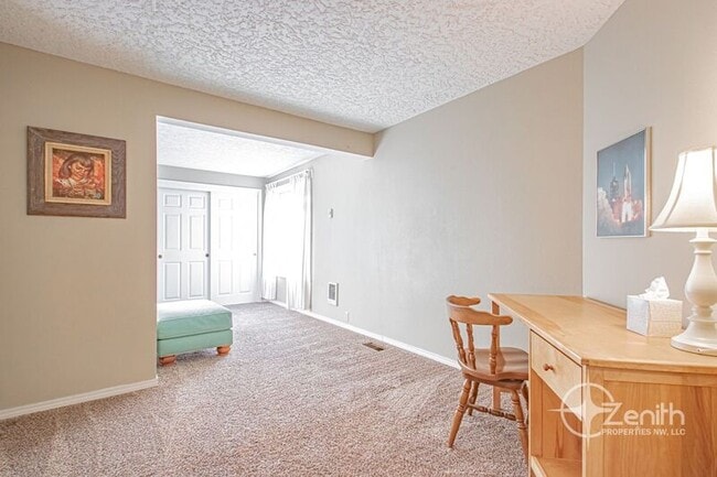 Building Photo - 12018 SE 17th St