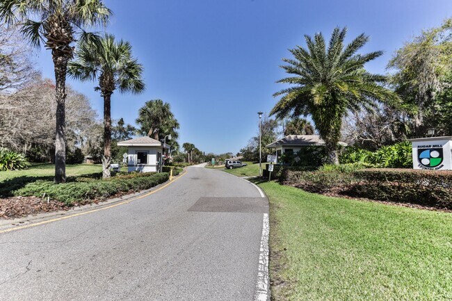 Building Photo - Vacation, Furnished, Townhome 2 Bed/ 1.5 B...