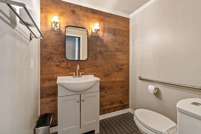 Building Photo - 430 Arricola Ave