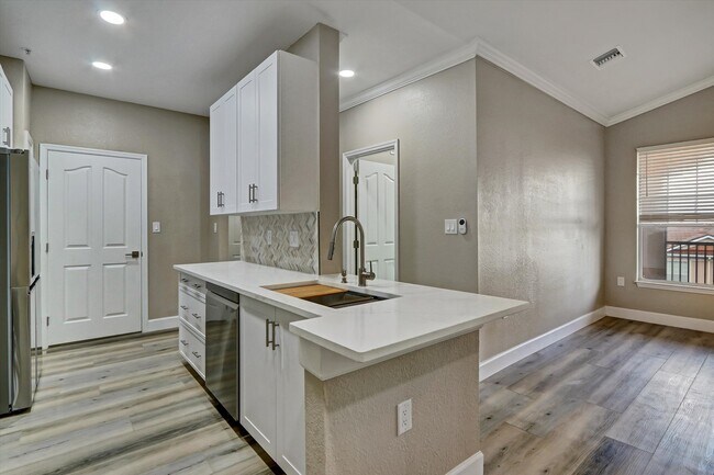 Building Photo - 5000 Culbreath Key Way