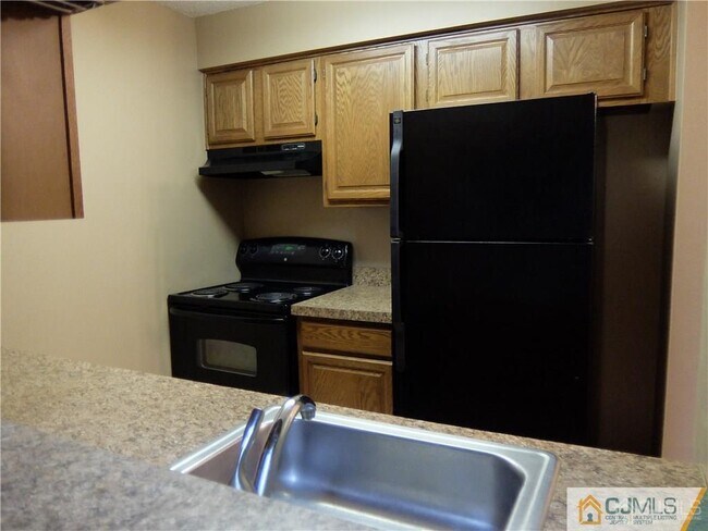 Building Photo - 1818 Ravens Crest Dr