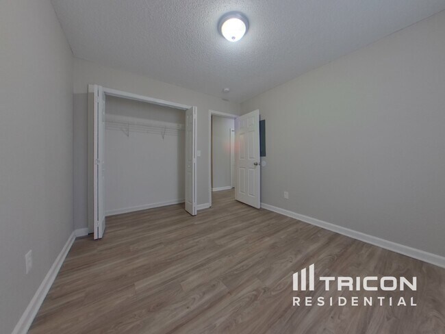 Building Photo - 1401 May Oak Cir