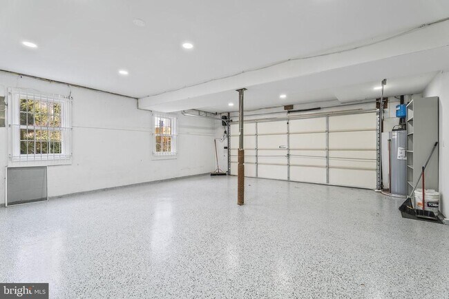 Building Photo - 6321 Higham Dr