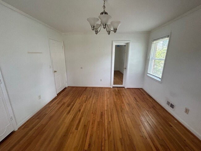 Building Photo - 7201 Mountainbrook Dr