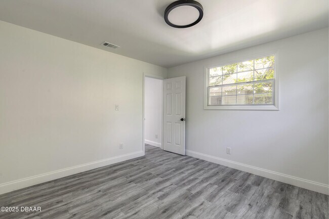 Building Photo - 138 Kingston Ave