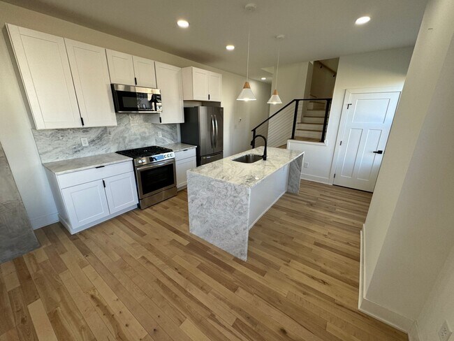 Building Photo - 2 Bedroom - Weiland Park