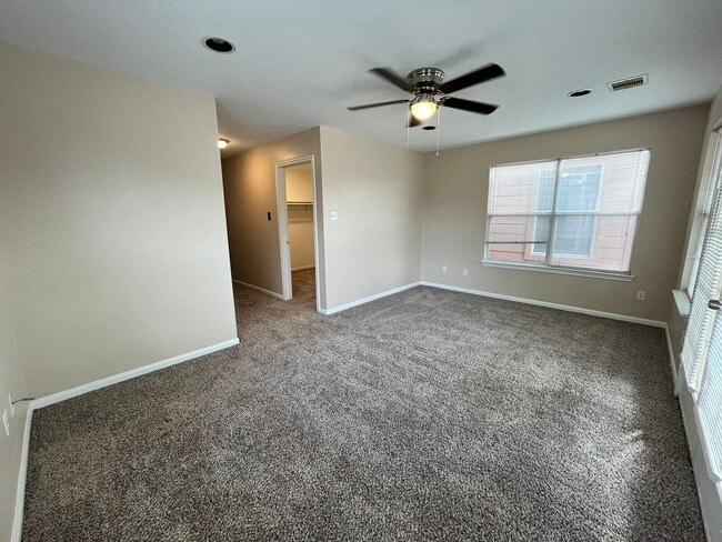 Building Photo - For Lease | 3 Bed, 2 Bath | 1,797 Sq Ft | ...