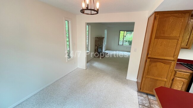 Building Photo - Stunning Home in Tranquil SW Neighborhood