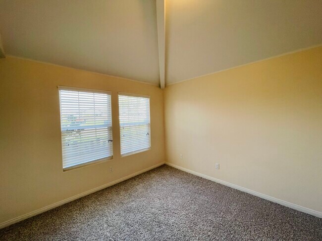 Building Photo - 9415 Godiva Ave