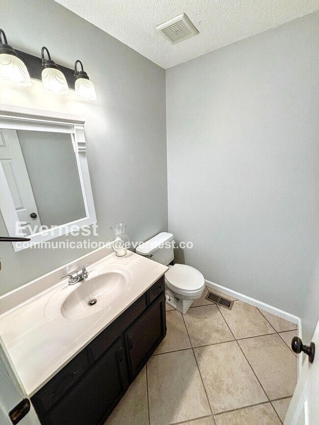 Building Photo - 823 Haversham Dr