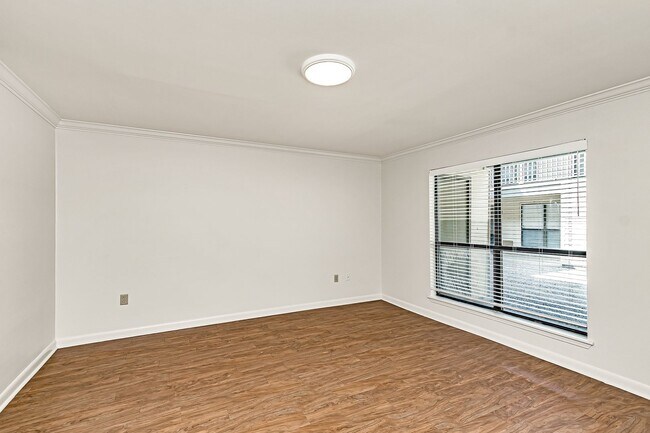 Building Photo - 1 Bedroom Downstairs Condo Community Pool