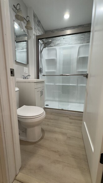 Bathroom - 2310 W 21st St