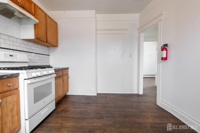 Building Photo - 410 Chadwick Ave