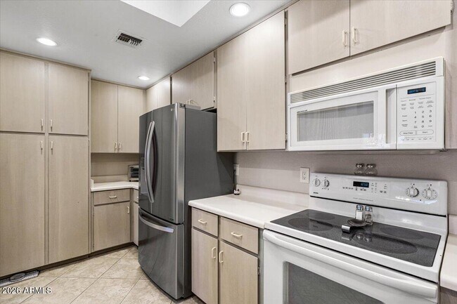 Building Photo - 4525 N 66th St