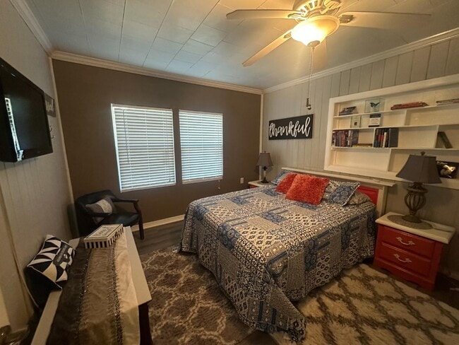 Building Photo - 2312 Hillwood Dr E