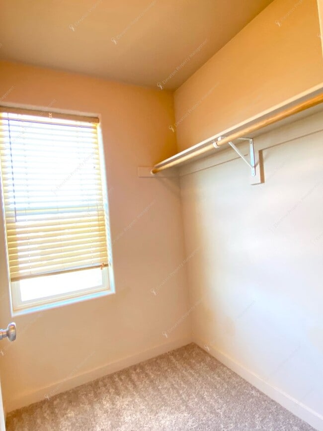Building Photo - 3  BR home with new flooring in a great NE...