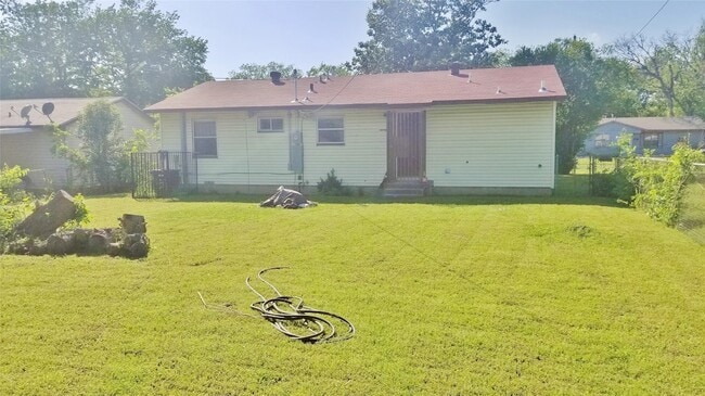 Building Photo - 12116 Hoblitzelle Dr