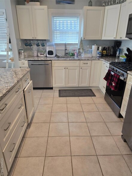 Building Photo - 359 E Pine St