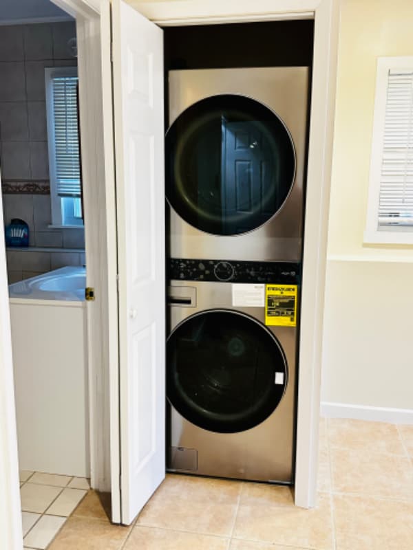 Building Photo - 203 Pineview Ave