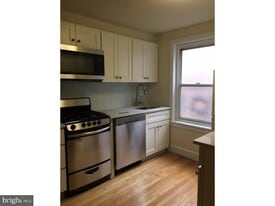 Building Photo - 2433 Fairmount Ave