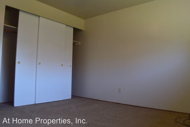Building Photo - 925-931 NW Sequoia Ave