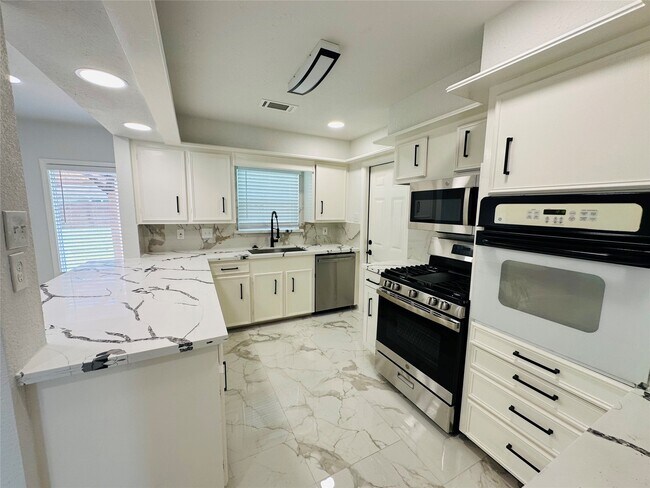 Building Photo - 7131 Carvel Ln