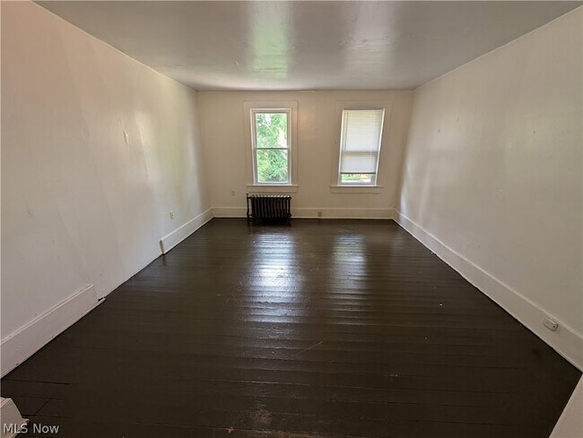 Building Photo - 339 Harris St