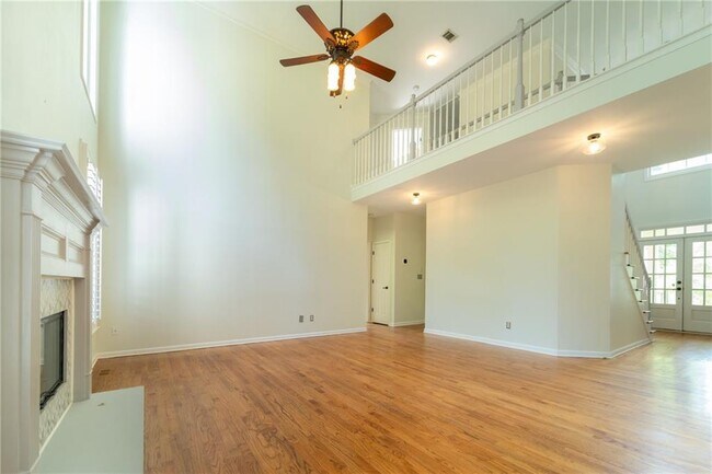 Building Photo - 313 Oak Hill Ln