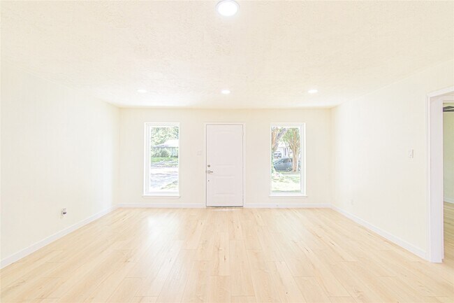 Building Photo - 13619 Elm Ct