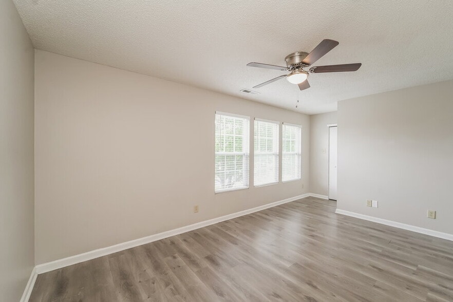 Building Photo - 1231 Willow Bridge Ct