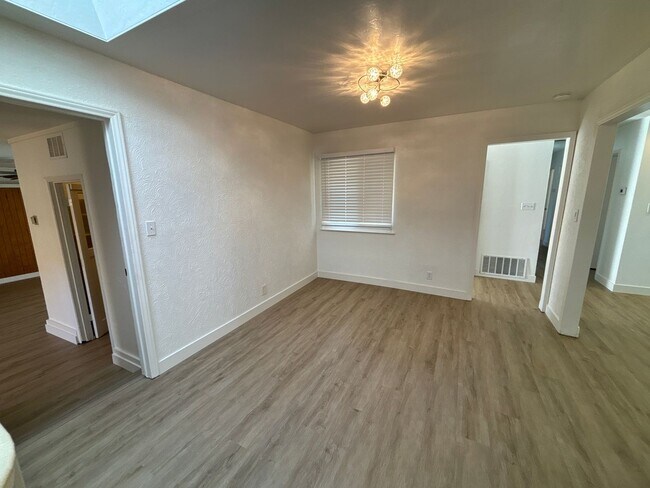 Building Photo - 1419 Yolanda Ct