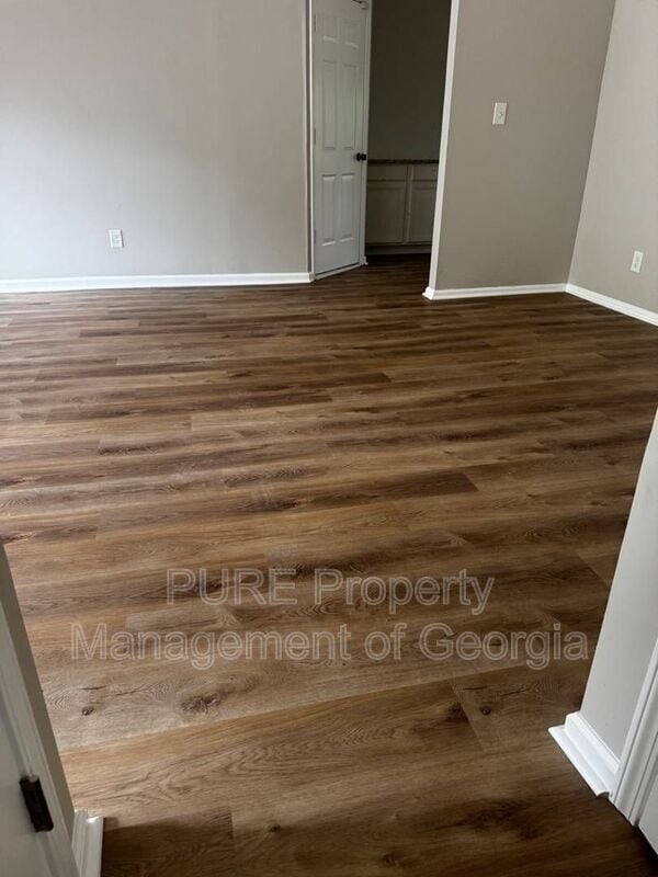 Building Photo - 3181 Kings Glen Dr