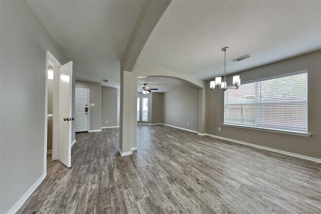 Building Photo - 2506 Buckminster Dr