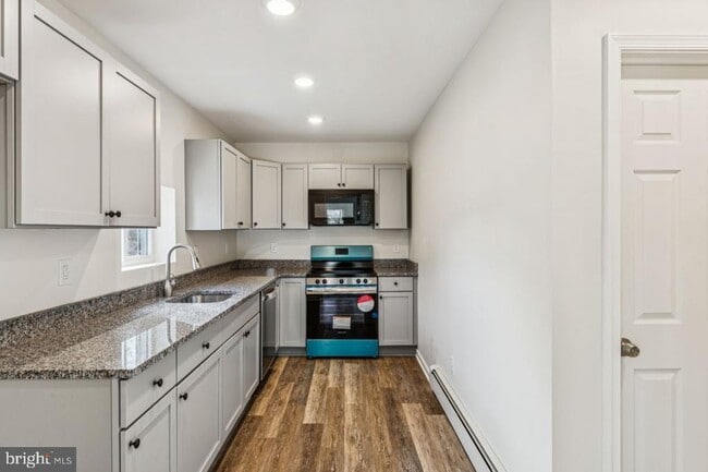 Building Photo - 786 S Main St